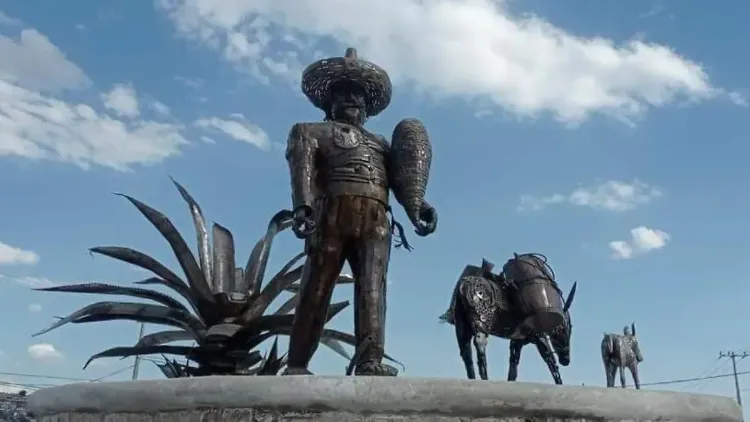 MONUMENTO AL TLACHIQUERO